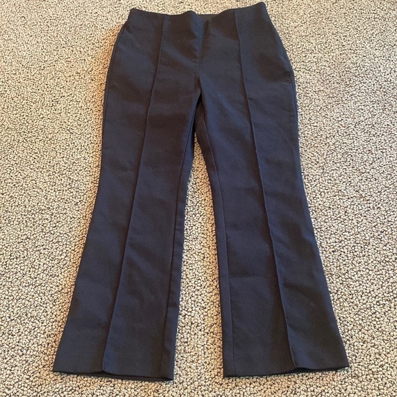 Loft Cropped Flare Bottom Black Pants Size 6 Petite in EUC - Picture 1 of 11